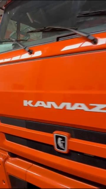 Самосвал с трёх сторонней разгрузкой на шасси КамАЗ 43253. смотреть онлайн
