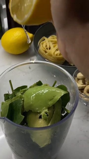 Очень вкусная паста со шпинатом и курицей💚 смотреть онлайн