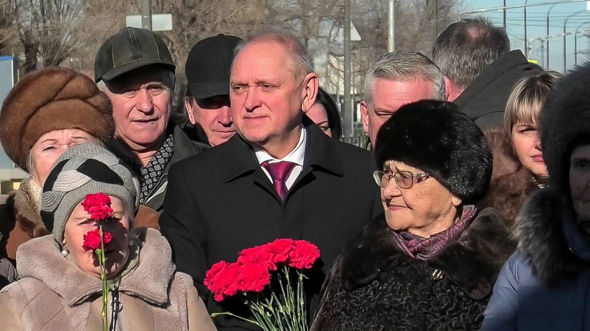 Волжане отмечают день рождения Логинова смотреть онлайн