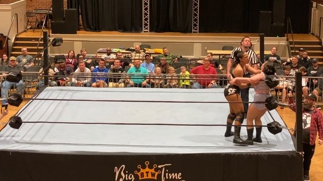 Sadie Lee Moss vs Savannah Evans- Big Time Wrestling смотреть онлайн