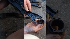 оригинальная  и неоригинальная вилка сцепления на тросовуя кпп  коробку, гранта калина приора.