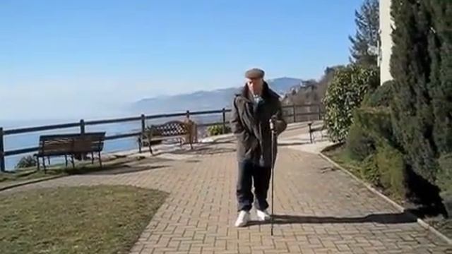 Jean a marché tout seul avec une cane le 1er Mars 2009 смотреть онлайн