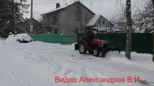 Толкаю снег на МТ 180.