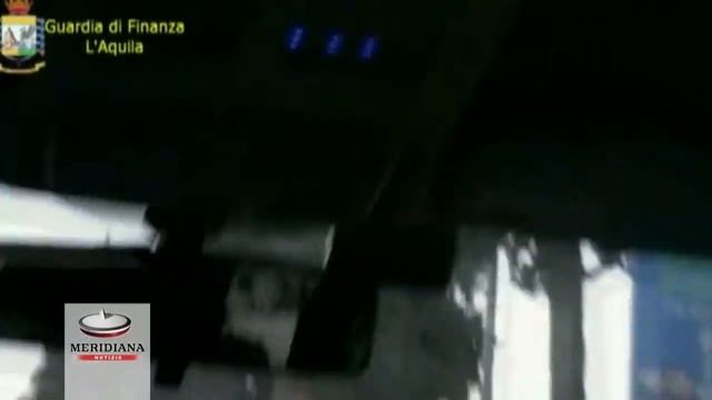 "Con 500 euro ti eviti una bella multa", doganiere chiede la "stecca" all'imprenditore смотреть онлайн