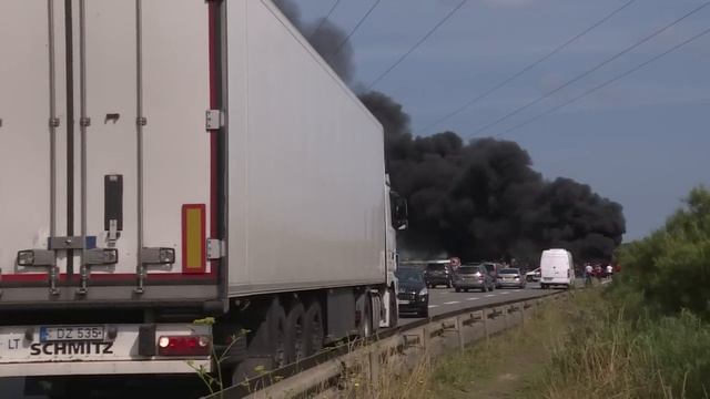 L'accès au port de Calais bloqué par des marins de SeaFrance смотреть онлайн
