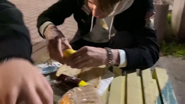 Едем из леса за маслинами и пиццей на батоне смотреть онлайн