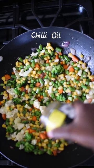 Veggie Loaded Stir Fried Leftover Forbidden Black Rice with Smoked Fish (30 second recipes) #short смотреть онлайн