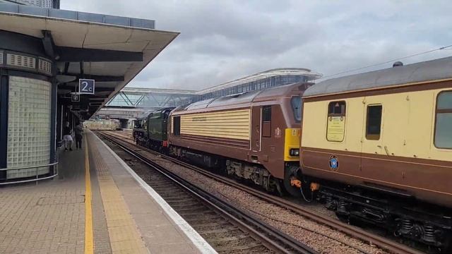 Clan Line 35028 & 67024 speeding through Ashford International with 2 whistles! 8/8/24 смотреть онлайн