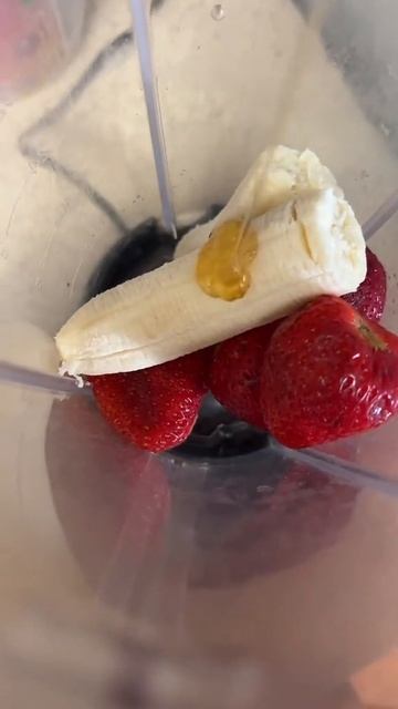 Strawberry Honey Smoothie смотреть онлайн