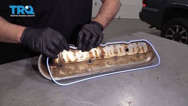 How To Replace Valve Cover Gasket 2007-13 Chevy Avalanche смотреть онлайн