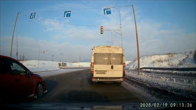 КоАП РФ Статья 12.12. Проезд на запрещающий сигнал светофора или на запрещающий жест регулировщика