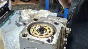 Погрузчик МКСМ 800 - почему заклинивает насос МКРН?