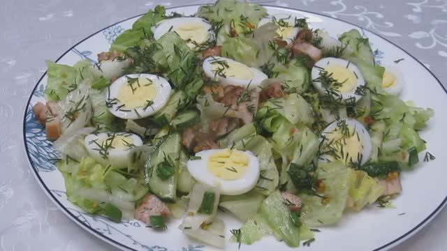 Салат из серии на любой случай. На вкус приятный, легкий, подойдет для ужина.