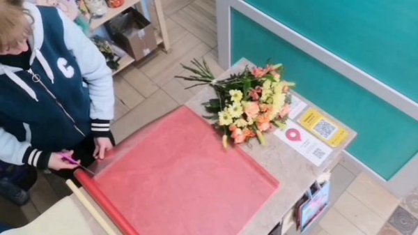 сборка и упаковка букета