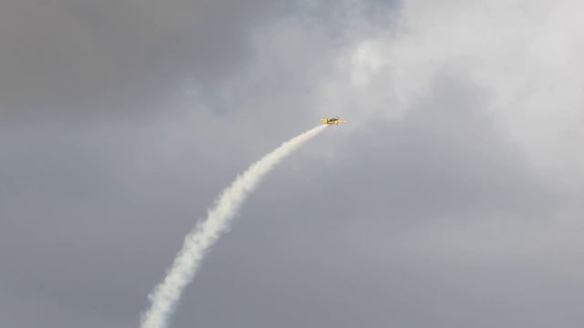 Radical Extra 300 takeoff with smoke! смотреть онлайн