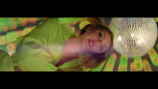 Оксана Почепа (Акула) и Илья Зудин (Динамит) - Дети девяностых смотреть онлайн