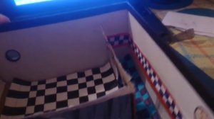 Показ картонного макета пиццерии FNAF 1