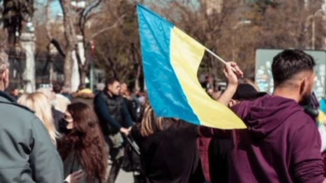 Вірш до сліз який повинен почути кожен. "Бог не виїхав з України" смотреть онлайн