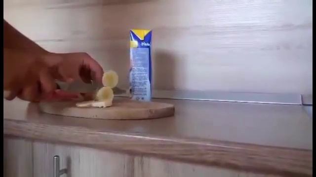 Banana smoothie- DIY by us смотреть онлайн