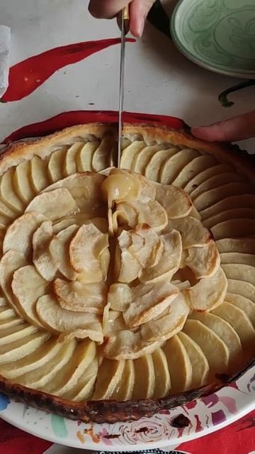 Французский тарт с яблоками.Тонщайщее тесто и много начинки.За талию можно не беспокоиться смотреть онлайн