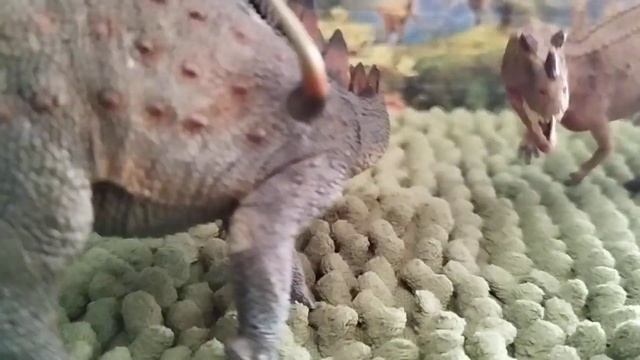 Tuojiangosaurus VS Ceratosaurus смотреть онлайн