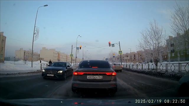 КоАП РФ Статья 12.12. Проезд на запрещающий сигнал светофора или на запрещающий жест регулировщика