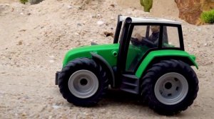 Машинки Диснея в веселой пещере | Игрушечная строительная машина и рука-трансформер в пещере