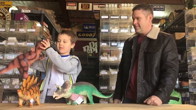 Brooks Plays with Soft Play Large Dinosaur Toys | Triceratops | T-Rex | Stegosaurus | Video Review смотреть онлайн