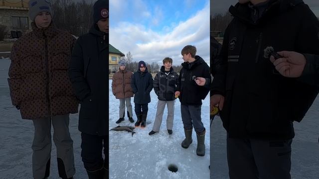 Что думает молодежь о рыбалке? В чём кайФ зимней рыбалки??? смотреть онлайн