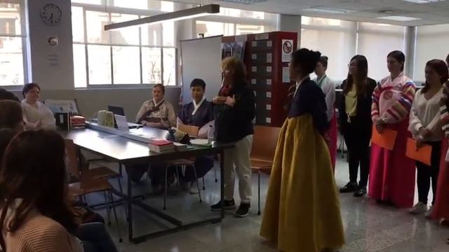 Els poemes de So Jung Ju, traduïts per Hwang Seungok i Hermínia Mas (I) смотреть онлайн