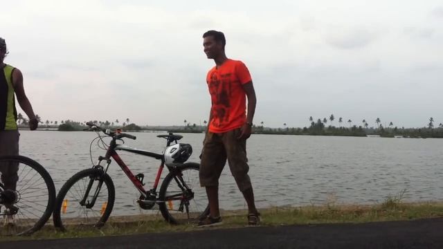"Biking + Scenic Road + Backwaters" Dance Break!! смотреть онлайн