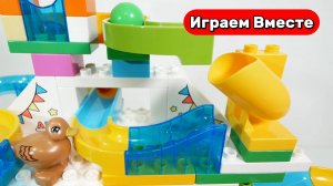 Играем в конструктор ! Собираем интересный конструктор с горками и животными ! Видео для детей