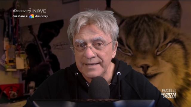 Crozza Red Ronnie: “Nel cielo ci sono un sacco di flottiglie di UFO che ci stan guardando...” смотреть онлайн