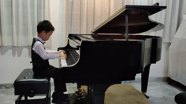 Kuhlau: Sonatina, Op.55, No.3 | Alex Loh (5 Years Old) смотреть онлайн