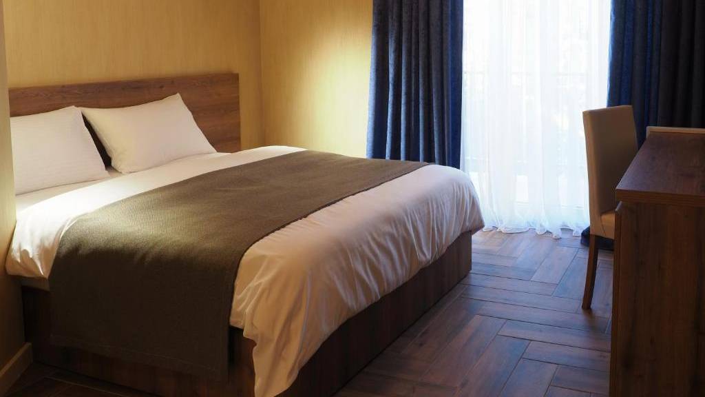 Обзор гостиницы в Тбилиси Hotel Hills in old Tbilisi смотреть онлайн