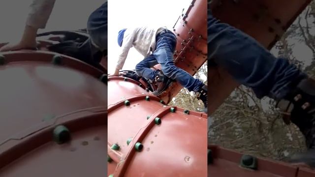 Как мы с моим другом играли икачались на качелях Арсен застрял в горке мы его толкали толкали и нок смотреть онлайн