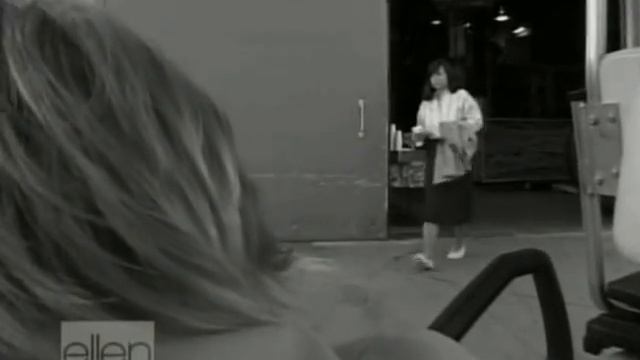 ELLEN :: Pulls A Prank On Allison Janney смотреть онлайн