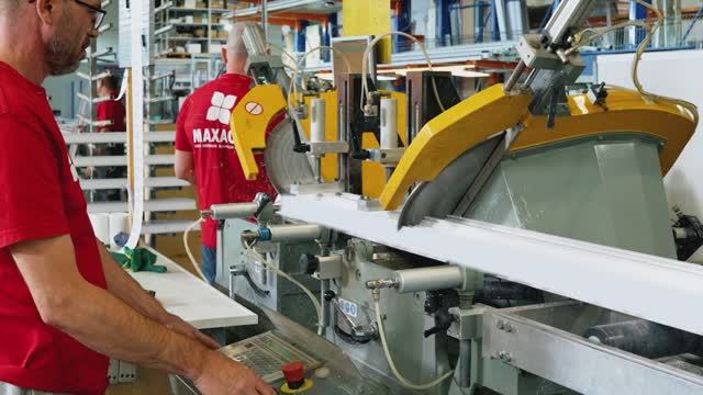 Махаон производство 2024 Теплые окна смотреть онлайн