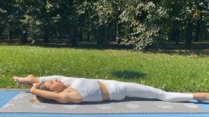 Outdoor workout: yoga in the park by Mari Kruchkova / repeat for VVPROFITNESS