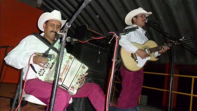 Los Compas del Pueblo/cumbia en la arena/ quince años de stefania смотреть онлайн