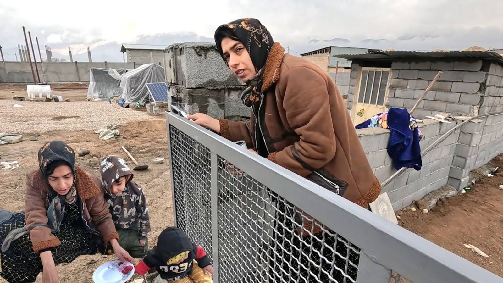 29.01.2025 Повседневная жизнь Тайибы и детей во время строительства