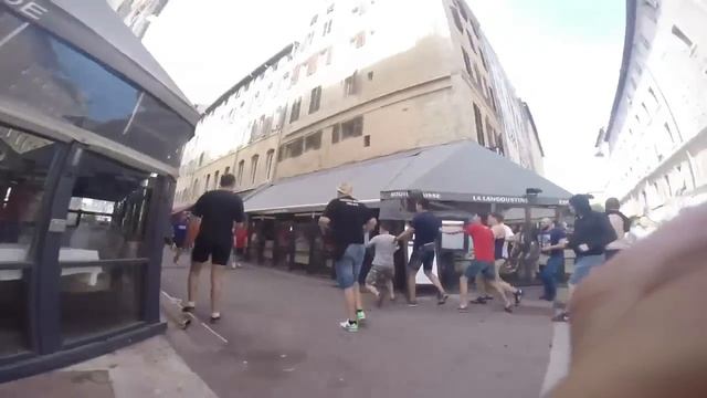 Russian Ultras Film Fight With England Fans Around Marseille - Euro 2016 смотреть онлайн
