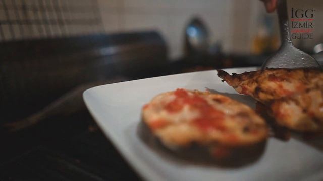 Triantafillos Mikri Plateia смотреть онлайн