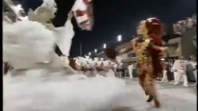 Luma de Oliveira - Rainha de Bateria - Viradouro 2000 (2) смотреть онлайн