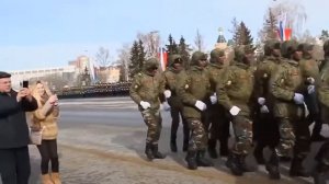 Африканцы так ходят строем.