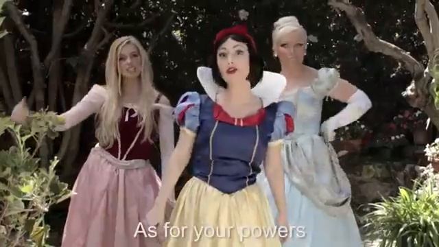 Snow White VS Elsa Rap Battle