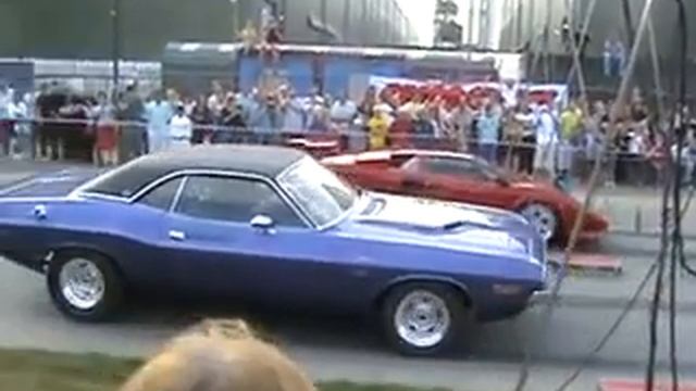 DODGE CHALLENGER R T VS LAMBORGHINI COUNTACH DRAG смотреть онлайн