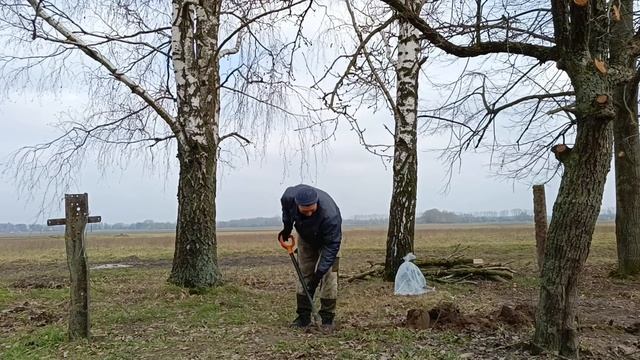 В деревне делаю забор, а куры уезжают и кабан уезжает! смотреть онлайн