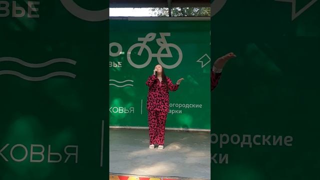 ГРЕЮ СЧАСТЬЕ! ЕЛИЗАВЕТА БЕСПАЛОВА В ЛИПОВОЙ АЛЛЕЕ! смотреть онлайн