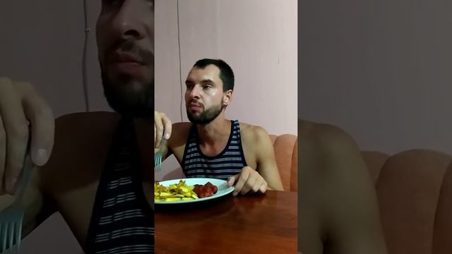 Breadfruit, sausages, Bigga. Все полезно, что в рот полезло. смотреть онлайн